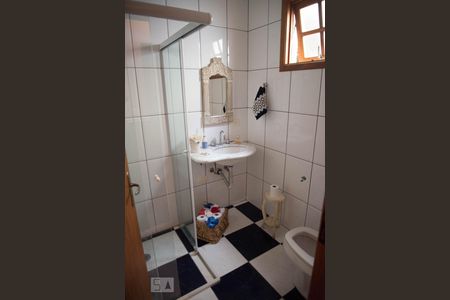 Casa à venda com 180m², 3 quartos e 4 vagas Casa à venda com 180m², 3 quartos e 4 vagasBanheiro social