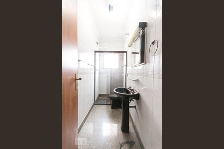 Casa à venda com 400m², 7 quartos e 4 vagasBanheiro da suíte 3 