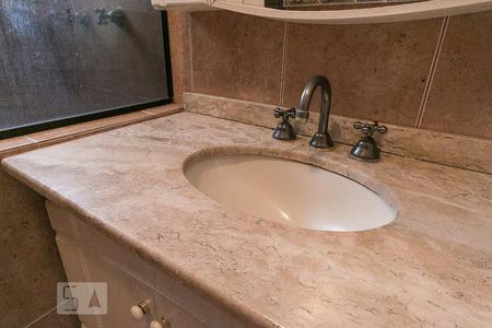 Casa à venda com 400m², 7 quartos e 4 vagasBanheiro da suíte 2 