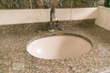 Casa à venda com 400m², 7 quartos e 4 vagasBanheiro da suíte 1 