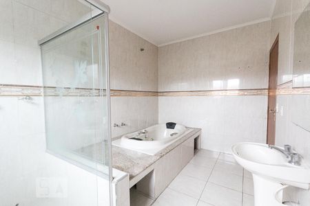 Casa à venda com 400m², 7 quartos e 4 vagasBanheiro da suíte 4 