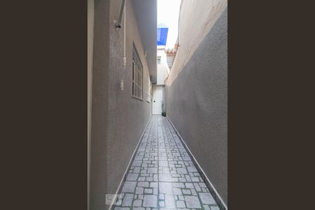 Corredor lateral de casa para alugar com 1 quarto, 35m² em Vila Ema, São Paulo