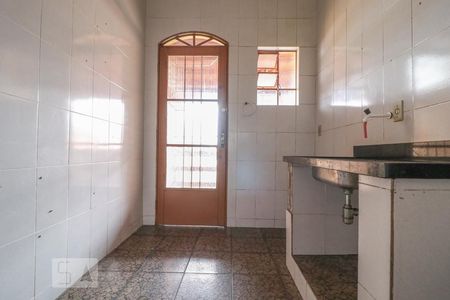 Casa à venda com 300m², 2 quartos e sem vaga Casa à venda com 300m², 2 quartos e sem vagaCozinha