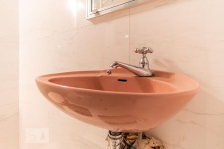 Casa à venda com 350m², 4 quartos e 2 vagasBanheiro - Salão - Detalhe