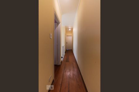 Casa à venda com 350m², 4 quartos e 2 vagasCorredor Dormitórios