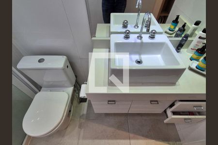 Apartamento à venda com 370m², 3 quartos e 4 vagas Apartamento à venda com 370m², 3 quartos e 4 vagasBanheiro da suíte 1