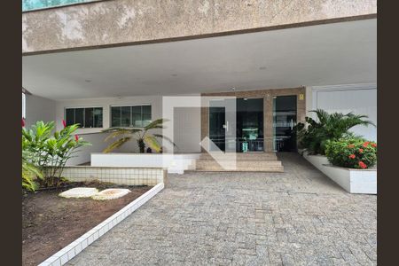 Apartamento à venda com 370m², 3 quartos e 4 vagas Apartamento à venda com 370m², 3 quartos e 4 vagasEntrada