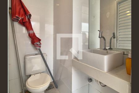 Apartamento à venda com 370m², 3 quartos e 4 vagas Apartamento à venda com 370m², 3 quartos e 4 vagasLavabo 2