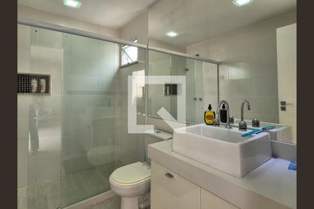 Apartamento à venda com 370m², 3 quartos e 4 vagas Apartamento à venda com 370m², 3 quartos e 4 vagasBanheiro social