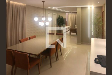 Apartamento à venda com 370m², 3 quartos e 4 vagas Apartamento à venda com 370m², 3 quartos e 4 vagasSala de Jantar