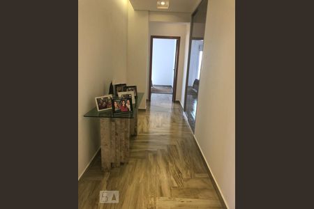 Apartamento para alugar com 283m², 4 quartos e sem vaga Apartamento para alugar com 283m², 4 quartos e sem vagaCorredor
