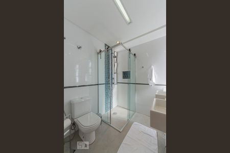 Banheiro social de apartamento para alugar com 2 quartos, 100m² em Cerqueira César, São Paulo