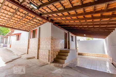 Entrada com garagem  de casa para alugar com 2 quartos, 90m² em Setor Leste Universitário, Goiânia