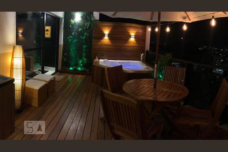 Apartamento à venda com 120m², 2 quartos e 2 vagasVaranda