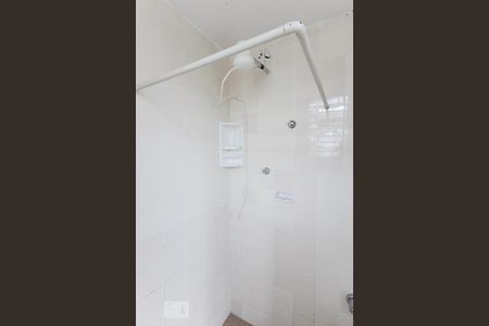 Banheiro de kitnet/studio para alugar com 1 quarto, 17m² em Grajaú, Rio de Janeiro