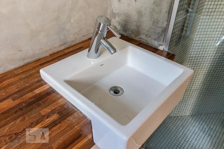 Casa de condomínio à venda com 340m², 4 quartos e 3 vagasDetalhe do Banheiro da Suíte 2