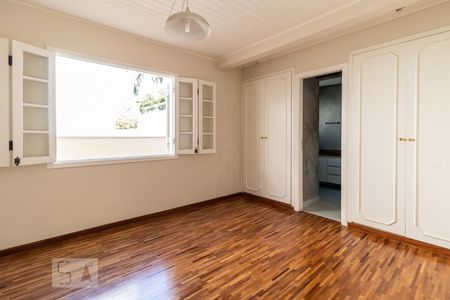 Casa de condomínio à venda com 340m², 4 quartos e 3 vagasSuíte 2