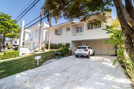 Casa de condomínio à venda com 340m², 4 quartos e 3 vagasFachada