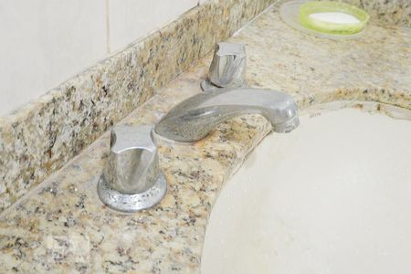 Banheiro torneira de casa de condomínio à venda com 3 quartos, 72m² em Vila Isabel, Rio de Janeiro