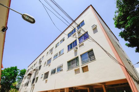 Apartamento à venda com 37m², 1 quarto e 4 vagas Apartamento à venda com 37m², 1 quarto e 4 vagasFachada