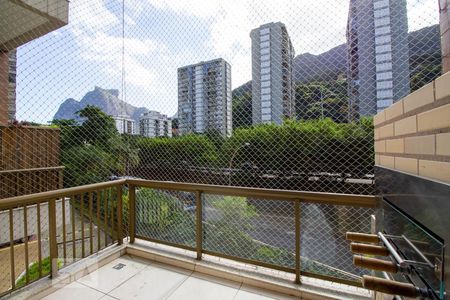 Apartamento à venda com 80m², 2 quartos e 1 vaga Apartamento à venda com 80m², 2 quartos e 1 vagaVaranda
