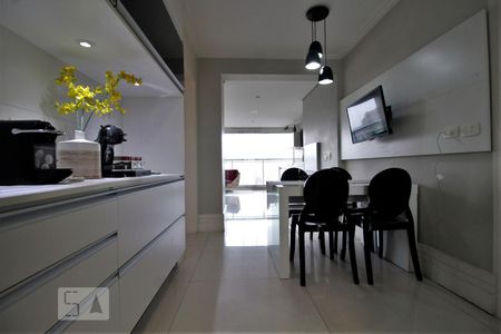 Apartamento à venda com 180m², 4 quartos e 3 vagasCopa
