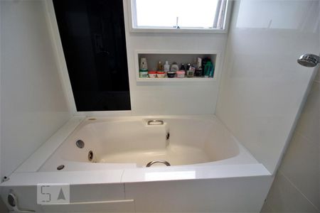 Apartamento à venda com 180m², 4 quartos e 3 vagasBanheira