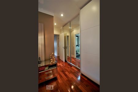 Apartamento à venda com 180m², 4 quartos e 3 vagasDetalhe da suíte 3