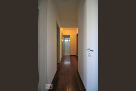 Corredor de apartamento à venda com 3 quartos, 150m² em Vila Andrade, São Paulo