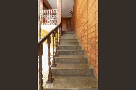 Casa à venda com 180m², 4 quartos e 1 vaga Casa à venda com 180m², 4 quartos e 1 vagaEscadas Entrada