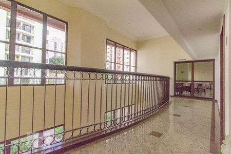 Apartamento à venda com 126m², 4 quartos e 3 vagas Apartamento à venda com 126m², 4 quartos e 3 vagasHall social