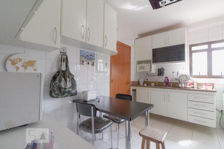 Apartamento à venda com 126m², 4 quartos e 3 vagas Apartamento à venda com 126m², 4 quartos e 3 vagasCozinha
