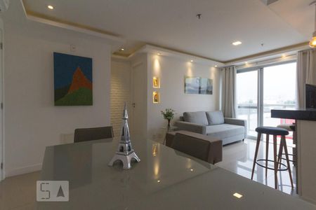 Sala de apartamento para alugar com 2 quartos, 70m² em Barra da Tijuca, Rio de Janeiro