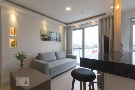 Sala de apartamento para alugar com 2 quartos, 70m² em Barra da Tijuca, Rio de Janeiro