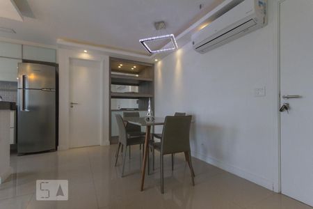 Sala de apartamento para alugar com 2 quartos, 70m² em Barra da Tijuca, Rio de Janeiro