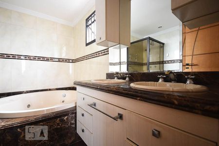 Apartamento à venda com 160m², 4 quartos e 4 vagas Apartamento à venda com 160m², 4 quartos e 4 vagasBanheiro suíte 2