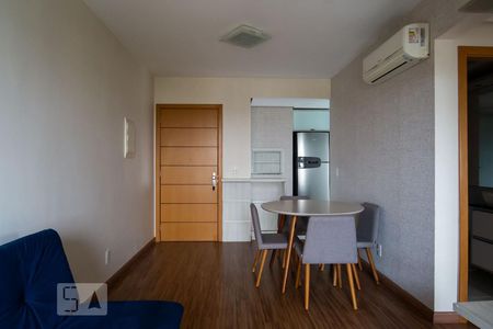 Sala de apartamento para alugar com 2 quartos, 62m² em Jardim do Salso, Porto Alegre