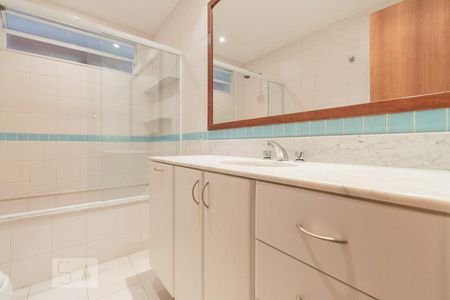 Apartamento à venda com 300m², 3 quartos e 1 vaga Apartamento à venda com 300m², 3 quartos e 1 vagaBanheiro