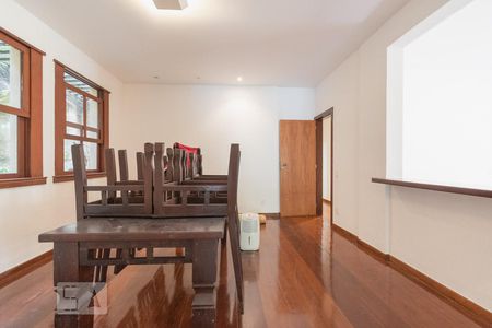 Apartamento à venda com 300m², 3 quartos e 1 vaga Apartamento à venda com 300m², 3 quartos e 1 vagaSala