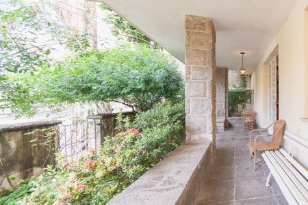 Apartamento à venda com 300m², 3 quartos e 1 vaga Apartamento à venda com 300m², 3 quartos e 1 vagaVaranda