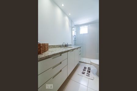 Apartamento à venda com 190m², 3 quartos e 3 vagas Apartamento à venda com 190m², 3 quartos e 3 vagasBanheiro Suíte 3