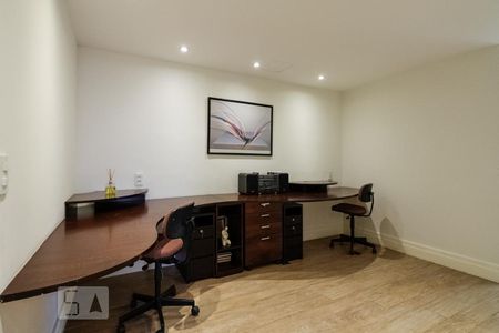 Apartamento à venda com 190m², 3 quartos e 3 vagas Apartamento à venda com 190m², 3 quartos e 3 vagasEscritório