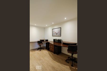 Apartamento à venda com 190m², 3 quartos e 3 vagas Apartamento à venda com 190m², 3 quartos e 3 vagasEscritório