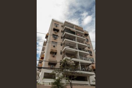 Apartamento à venda com 70m², 2 quartos e 1 vaga Apartamento à venda com 70m², 2 quartos e 1 vagaFachada