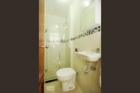 Apartamento à venda com 200m², 4 quartos e 4 vagas Apartamento à venda com 200m², 4 quartos e 4 vagasBanheiro de Serviço