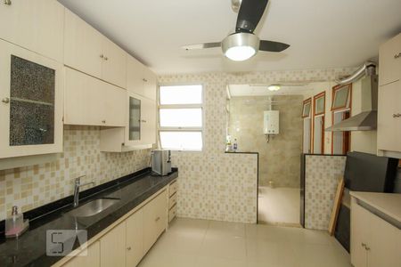 Apartamento à venda com 200m², 4 quartos e 4 vagas Apartamento à venda com 200m², 4 quartos e 4 vagasCozinha