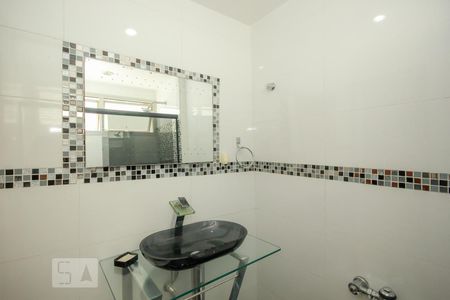 Apartamento à venda com 200m², 4 quartos e 4 vagas Apartamento à venda com 200m², 4 quartos e 4 vagasBanheiro Social