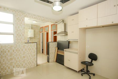 Apartamento à venda com 200m², 4 quartos e 4 vagas Apartamento à venda com 200m², 4 quartos e 4 vagasCozinha