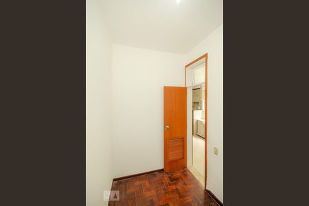 Apartamento à venda com 200m², 4 quartos e 4 vagas Apartamento à venda com 200m², 4 quartos e 4 vagasQuarto de Serviço