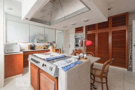 Apartamento à venda com 230m², 3 quartos e sem vaga Apartamento à venda com 230m², 3 quartos e sem vagaCozinha